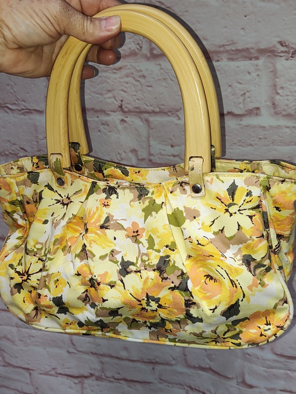 🌼Old Navy Cotton Yellow Floral 🌼Handbag with wooden handles.